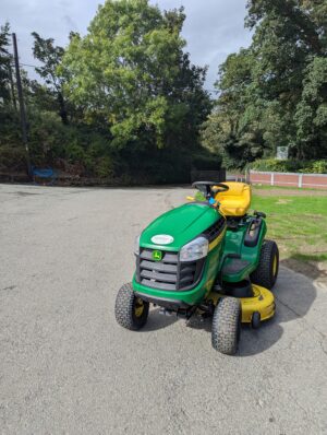 John Deere X106